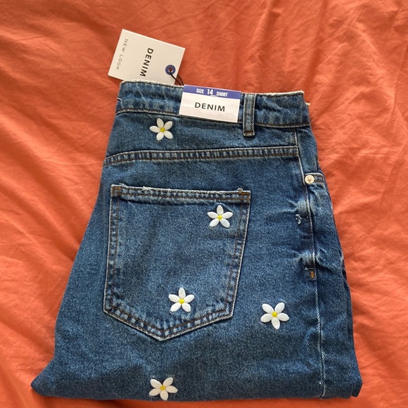 NWT New Look Cropped Daisy Denim - Picture 2 of 6